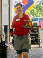 Seraina, Geschäftsführerin Laden & Café